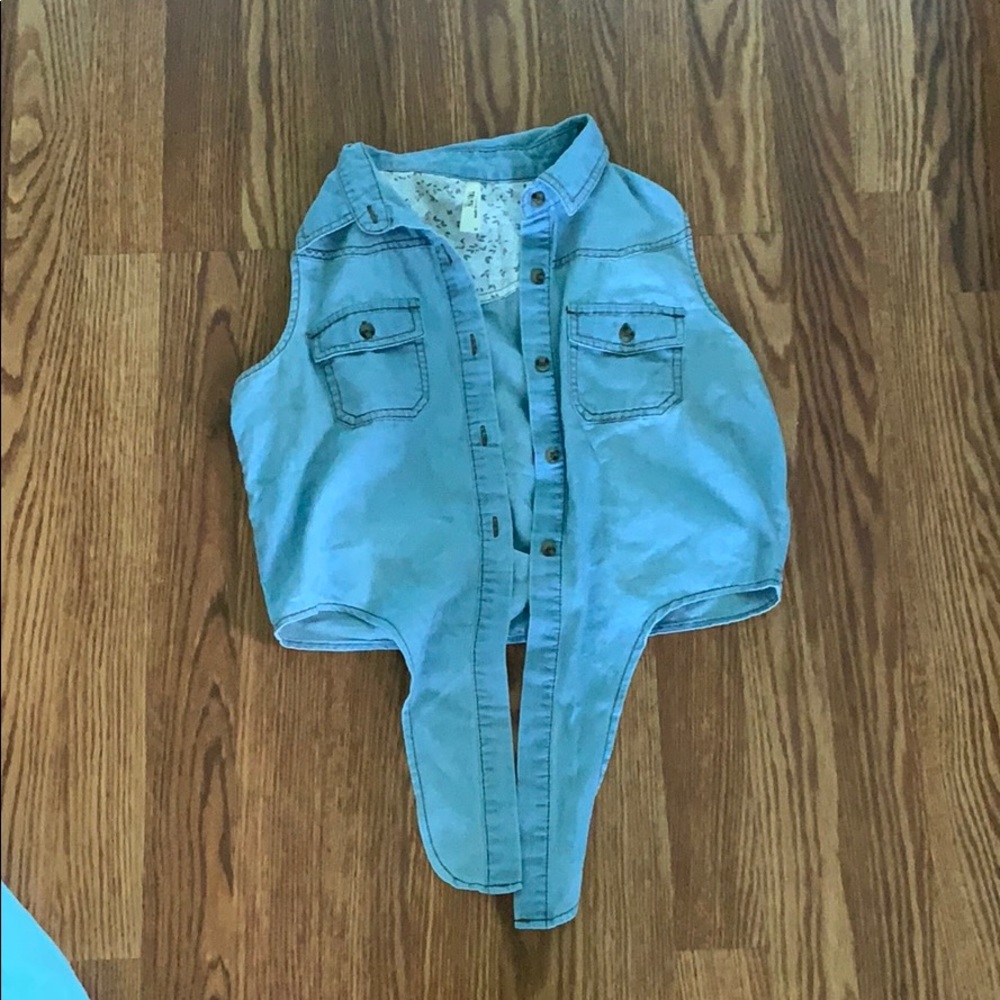 Tank button up